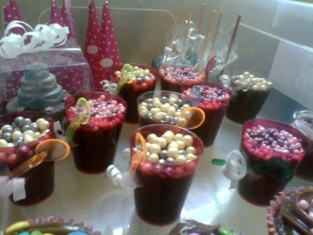 Brigadeiro no copinho e cones de chocolate